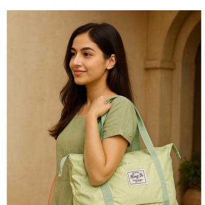 Large Travel Bag for Women – Foldable, Lightweight, Waterproof Duffel with Shoulder Strap